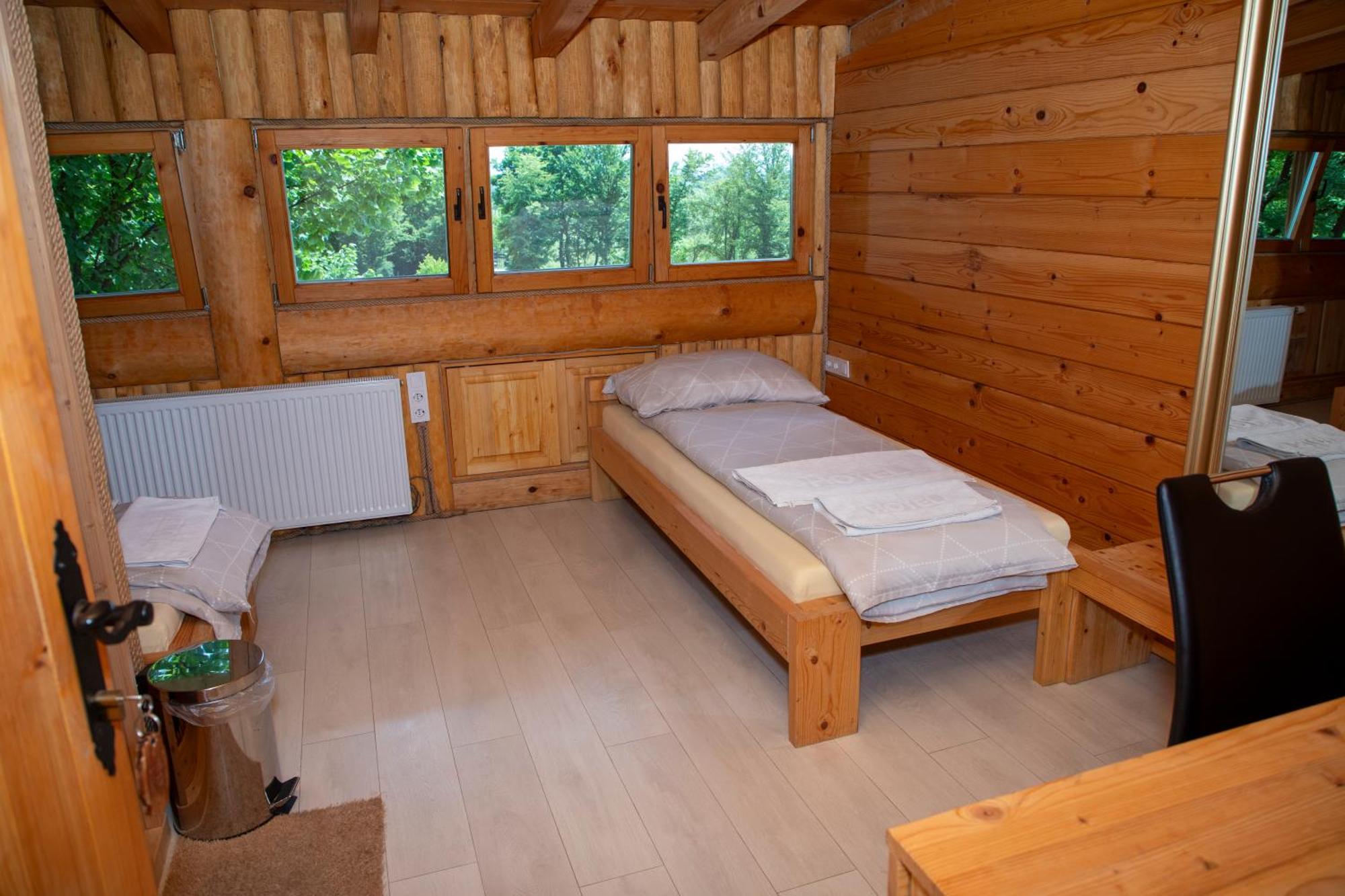 Guest House Mala Prica Zivinice Экстерьер фото