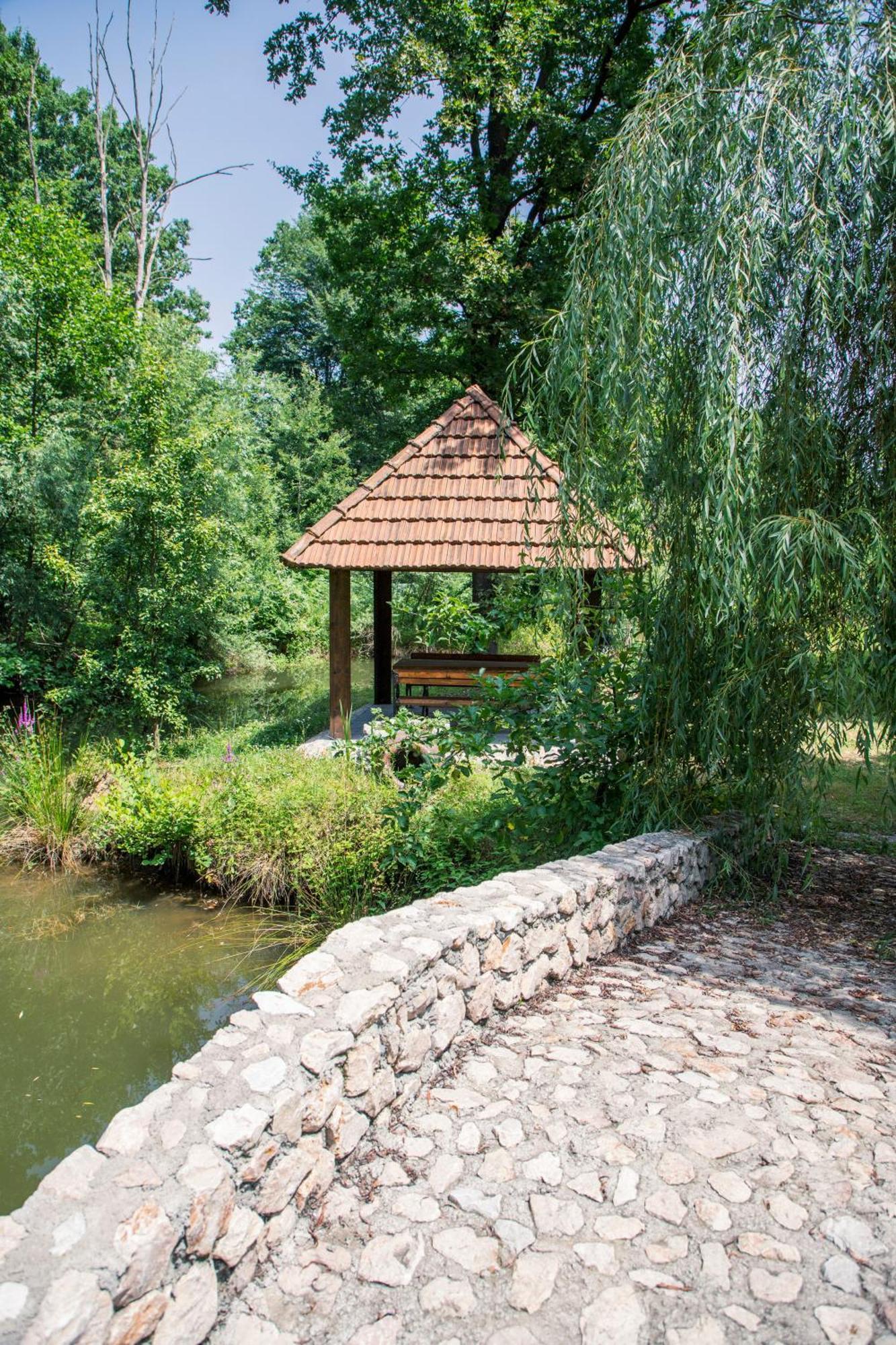 Guest House Mala Prica Zivinice Экстерьер фото